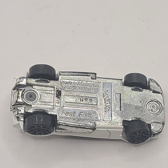 Hot Wheels Fast Fish Multipack Exclusive White & Red Tint, Red Chrome Wheel - Picture 5 of 5